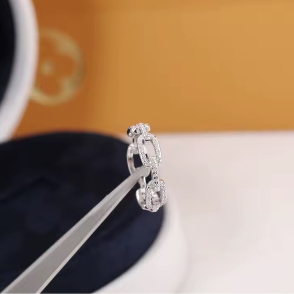 Move Uno Elegant Silver Chain Link Ring - Picture 7 of 11